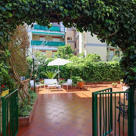Garden House Giulia Apartment Sorrento Bagian luar foto