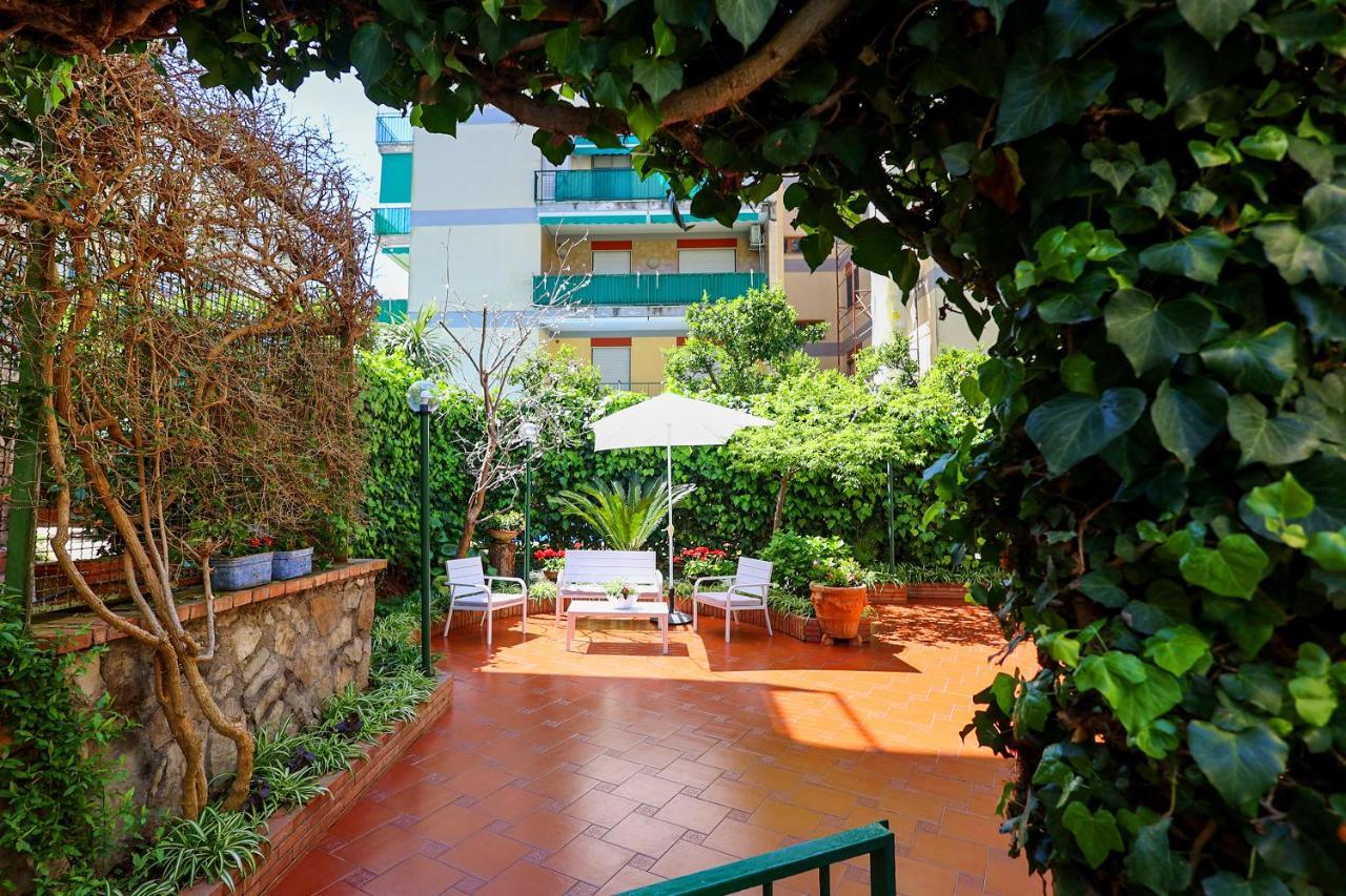 Garden House Giulia Apartment Sorrento Bagian luar foto