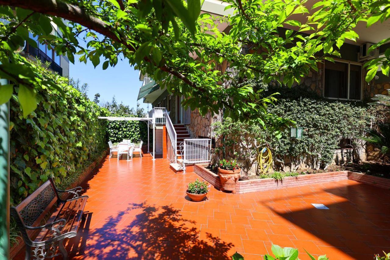 Garden House Giulia Apartment Sorrento Bagian luar foto